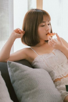 小洞饿了想吃大香肠视频